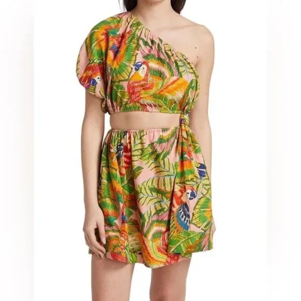 Heeey Birdie! She’s FARM RIO’s Macaw Leaves Tropical One-Shoulder Mini NWT